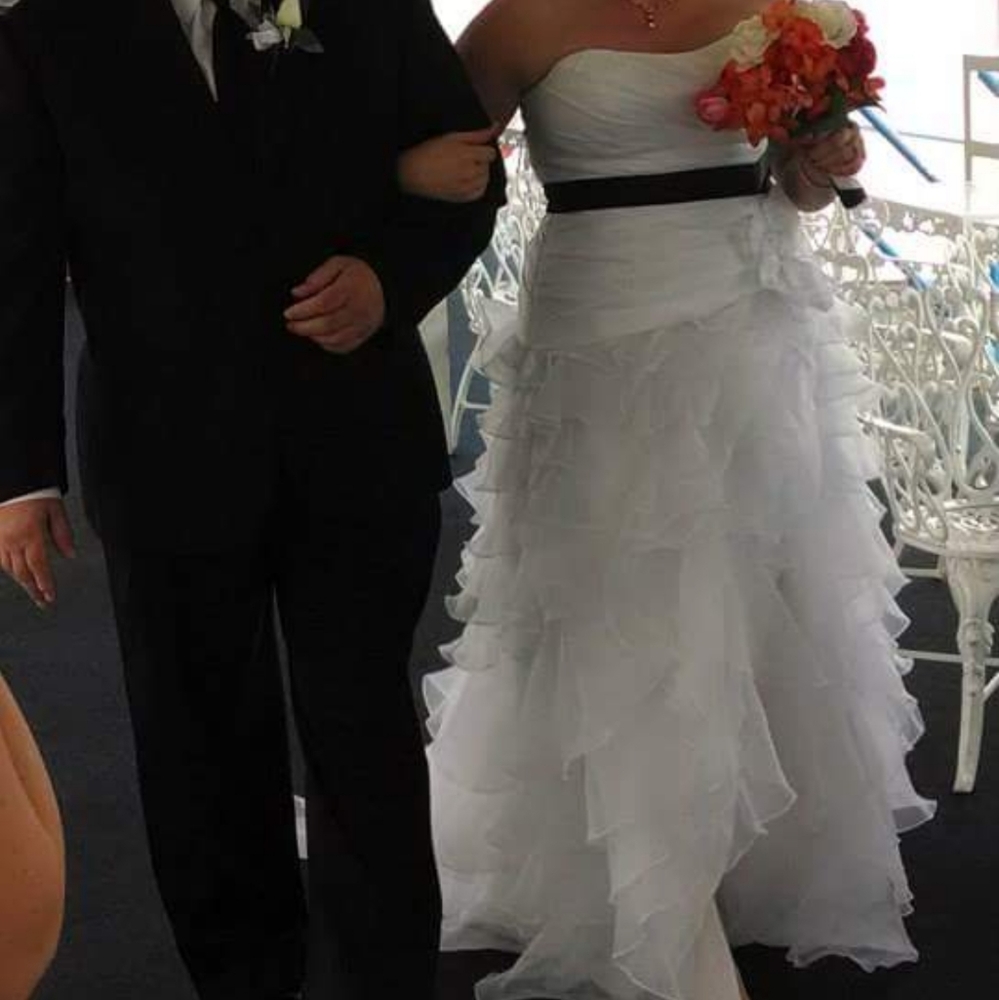 Unique!!! High-Low Cut, Strapless Sweetheart, Wedding dress - Picture 3 of 5